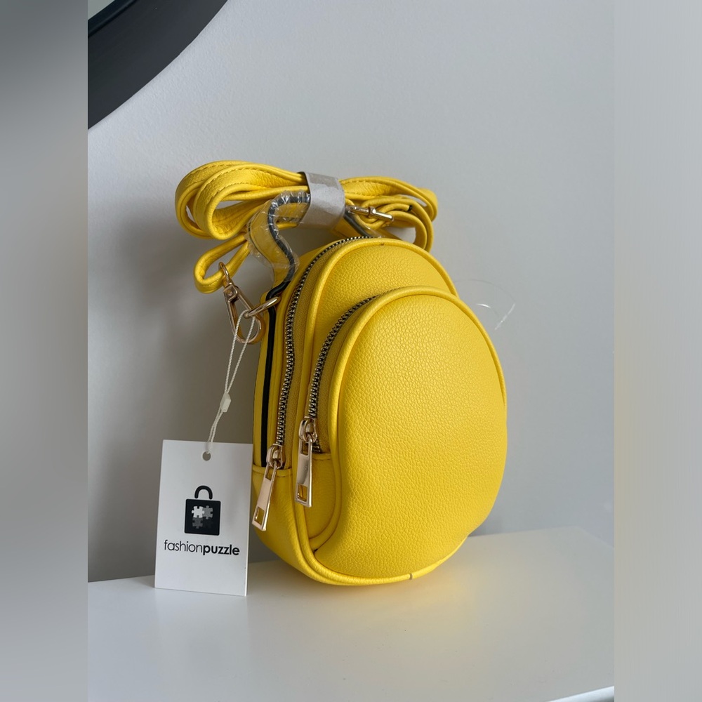 Crossbody zipper bag in Yellow NWT